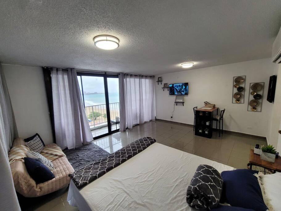 Coral Beach Studio W/ Ocean View ซานฮวน ภายนอก รูปภาพ